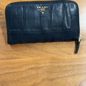 Prada Black Leather Zippy Wallet 100% Authentic